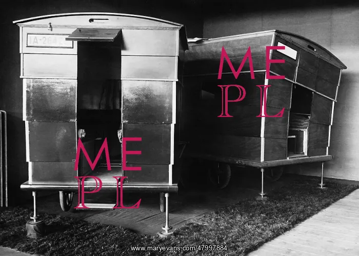 : Caravans, 1931 : Caravans, 1931