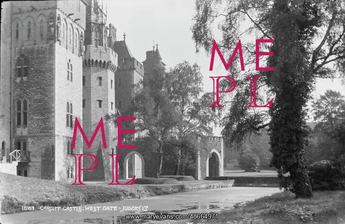 : Cardiff Castle - West Gate : Cardiff Castle - West Gate