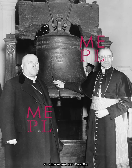 : Cardinal Eugenio Pacelli (right), Papal Secretary : Cardinal Eugenio Pacelli (right), Papal Secretary