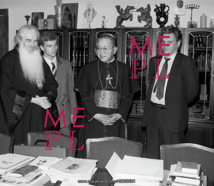 : Cardinal Sin visits USSR : Cardinal Sin visits USSR
