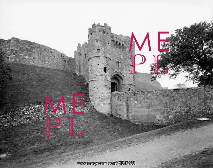 : CARISBROOKE CASTLE : CARISBROOKE CASTLE