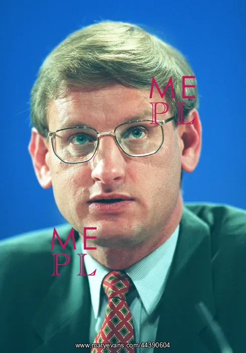  : Carl Bildt