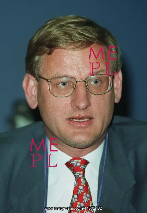  : Carl Bildt