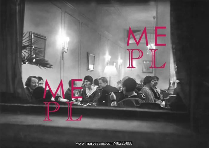 : The Carlton Tea Room in Munich, 1930 : The Carlton Tea Room in Munich, 1930
