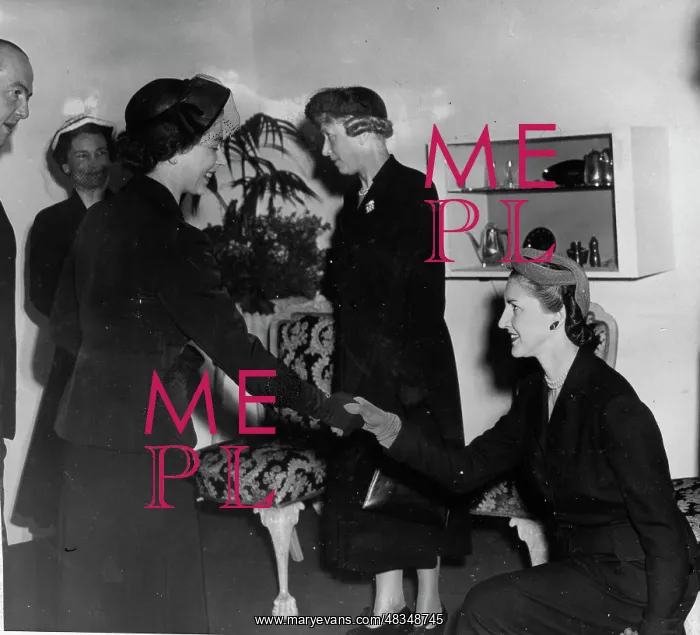 : Carly curtseying to Queen Elizabeth II : Carly curtseying to Queen Elizabeth II