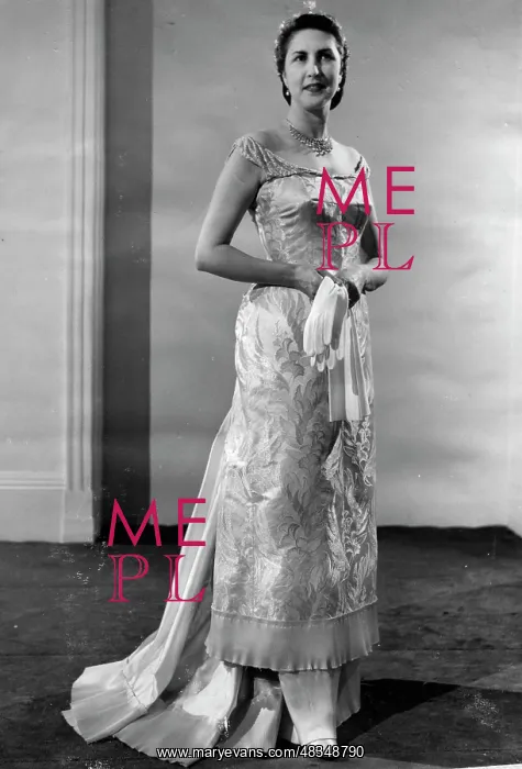 : Carly dressed for the Coronation : Carly dressed for the Coronation