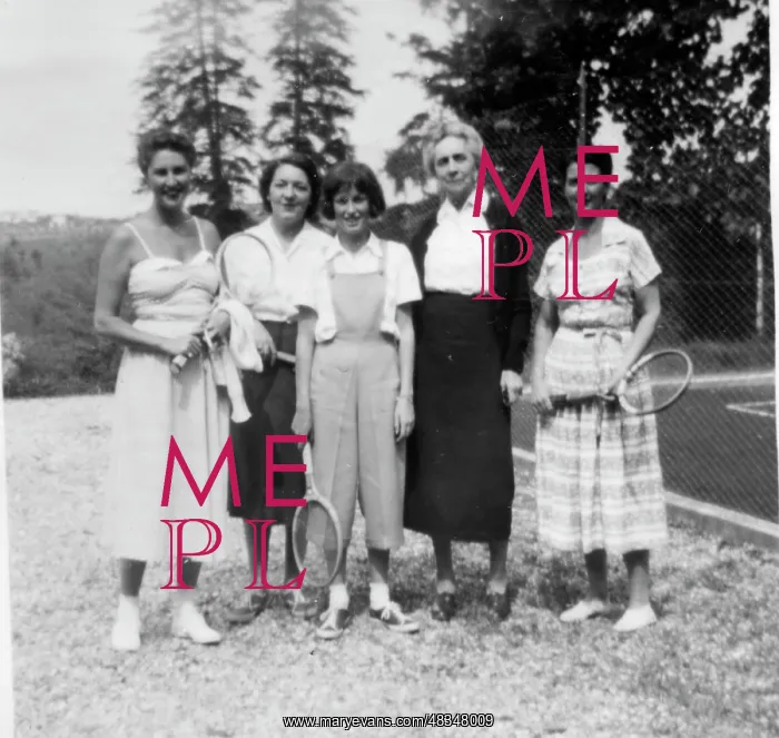 : Carly with tennis group, italy : Carly with tennis group, italy