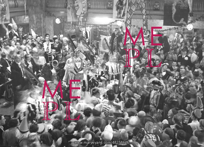 : Carnival ball at the Zoo in Berlin, around 1935 : Carnival ball at the Zoo in Berlin, around 1935