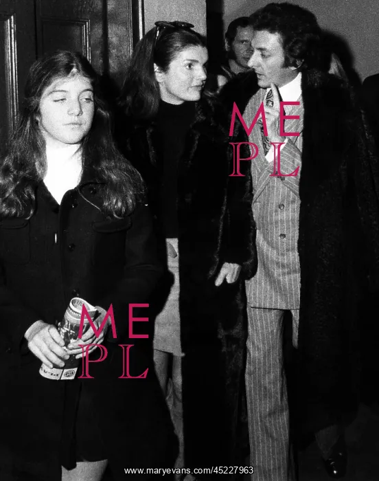 : Caroline Kennedy, Jacqueline Onassis, photographer ? : Caroline Kennedy, Jacqueline Onassis, photographer ?