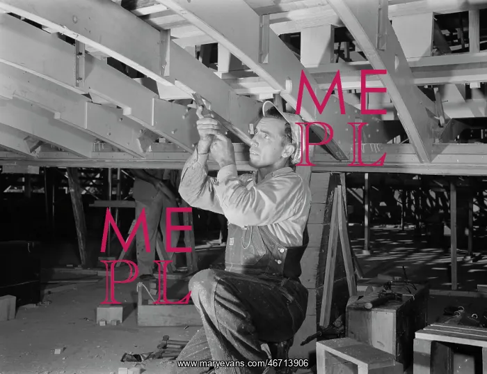 : Carpenter - Man - Wwii - Occupations : Carpenter - Man - Wwii - Occupations