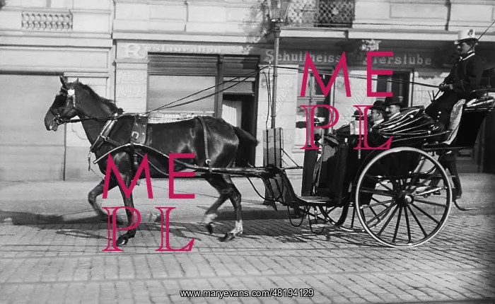 : Carriage with two passengers in Berlin, 1903 : Carriage with two passengers in Berlin, 1903