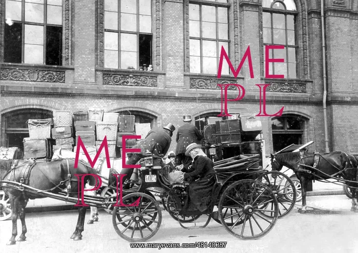 : Carriage at the station, 1910 : Carriage at the station, 1910