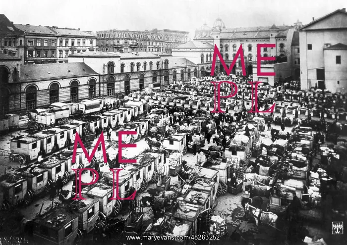 : Carriages in the courtyard of the Postpaketamt : Carriages in the courtyard of the Postpaketamt