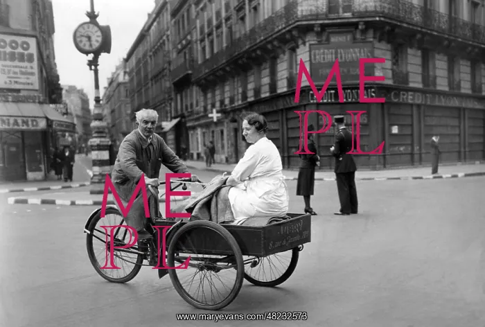 : Carrier bicyclist in Paris, 1940 : Carrier bicyclist in Paris, 1940
