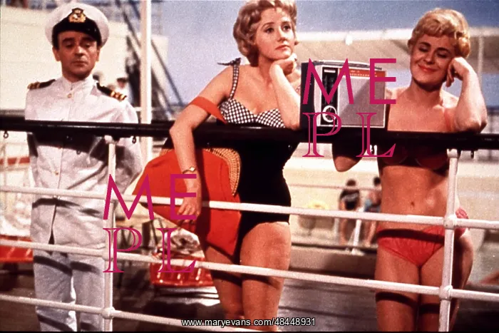 : Carry On Cruising : Carry On Cruising
