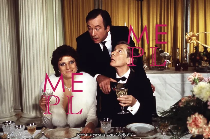 : CARRY ON EMMANUELLE : CARRY ON EMMANUELLE