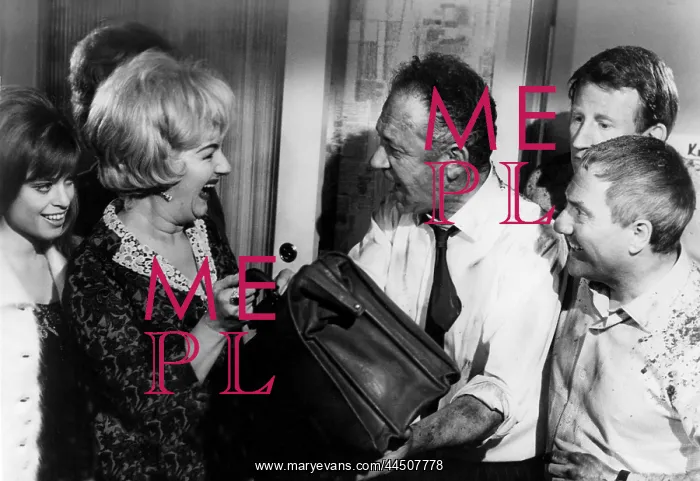 : What A Carry On; The Big Job (1965) : What A Carry On; The Big Job (1965)