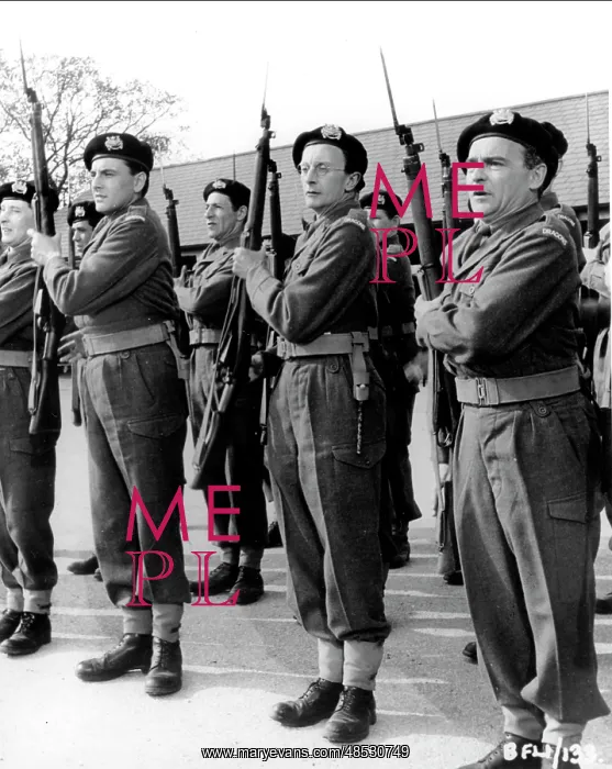 : CARRY ON SERGEANT : CARRY ON SERGEANT