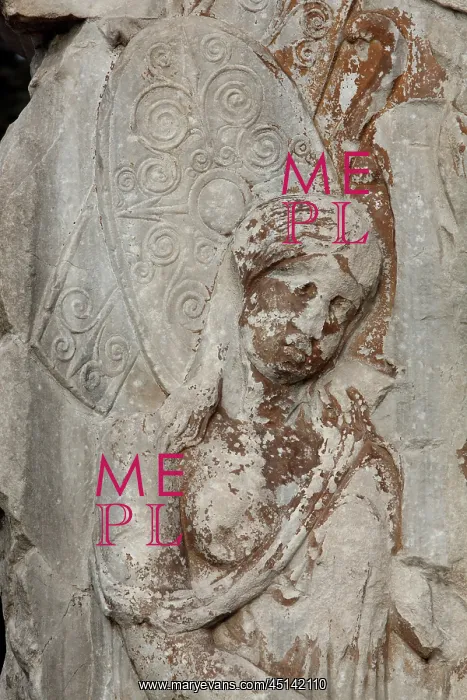 : Carved figures on the base of the four Corinthian : Carved figures on the base of the four Corinthian