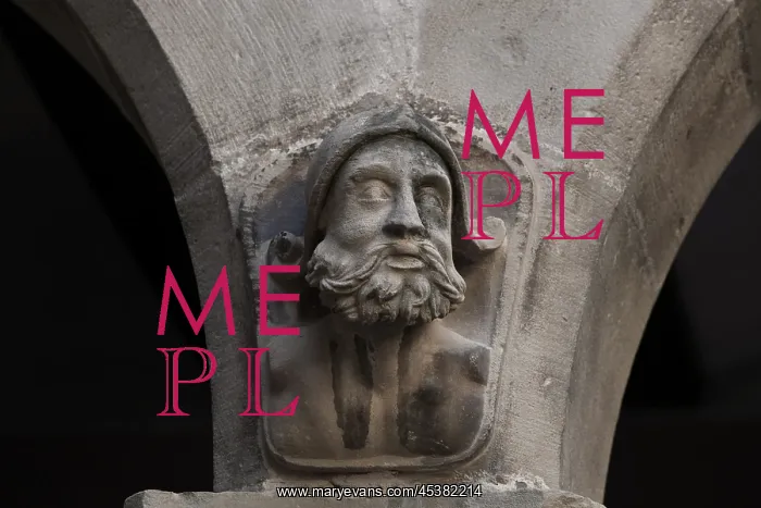 : Carved figures of pupils, between the arches of the patio : Carved figures of pupils, between the arches of the patio