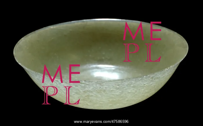 : Carved nephrite bowl : Carved nephrite bowl