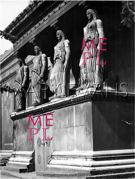 : CARYATIDS ON CHURCH : CARYATIDS ON CHURCH