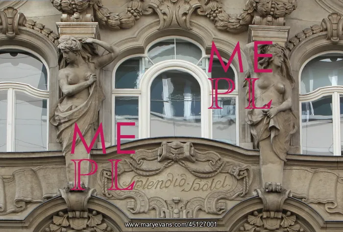 : Caryatids, Splendid Hotel, Berlin, Germany : Caryatids, Splendid Hotel, Berlin, Germany