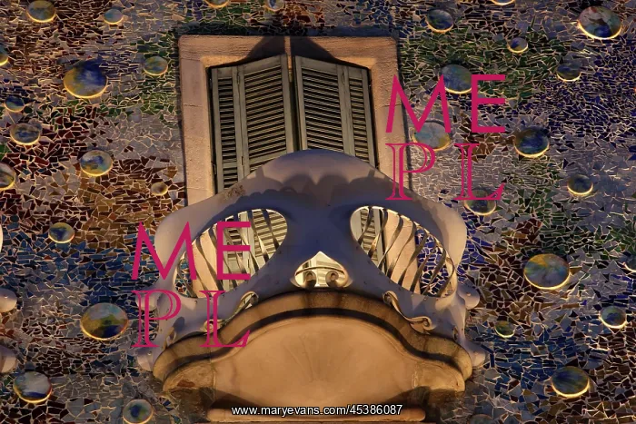 : Casa Battlo at twilight, Barcelona, Spain : Casa Battlo at twilight, Barcelona, Spain