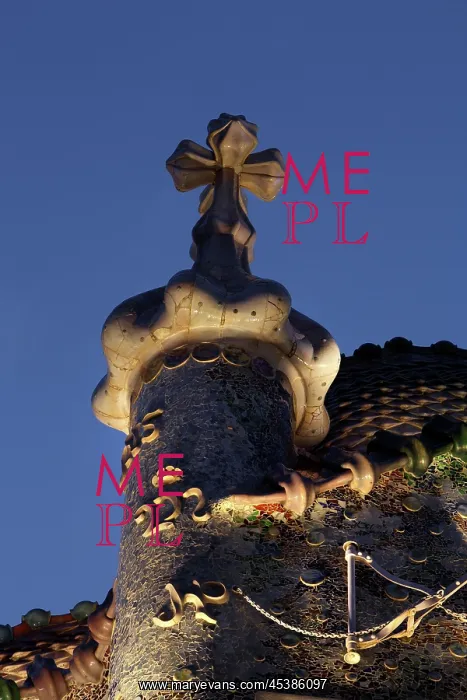 : Casa Battlo at twilight, Barcelona, Spain : Casa Battlo at twilight, Barcelona, Spain