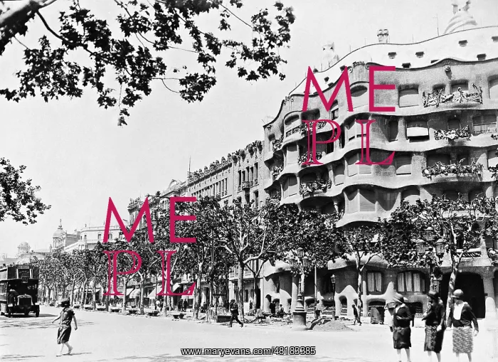 : Casa Mila in Barcelona, 1932 : Casa Mila in Barcelona, 1932