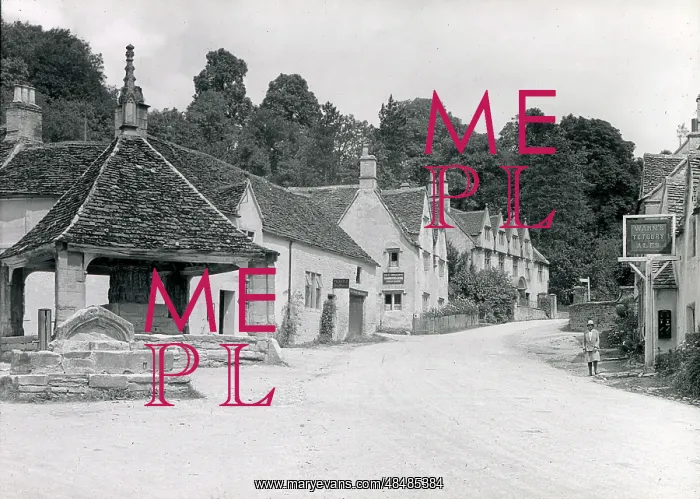 : Castle Combe, Wiltshire, England : Castle Combe, Wiltshire, England