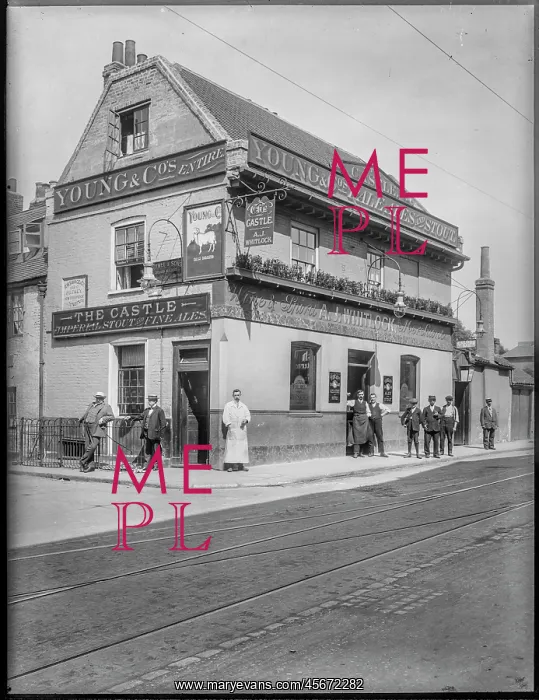 : The Castle public house, Putney Bridge Road, Wandsworth : The Castle public house, Putney Bridge Road, Wandsworth