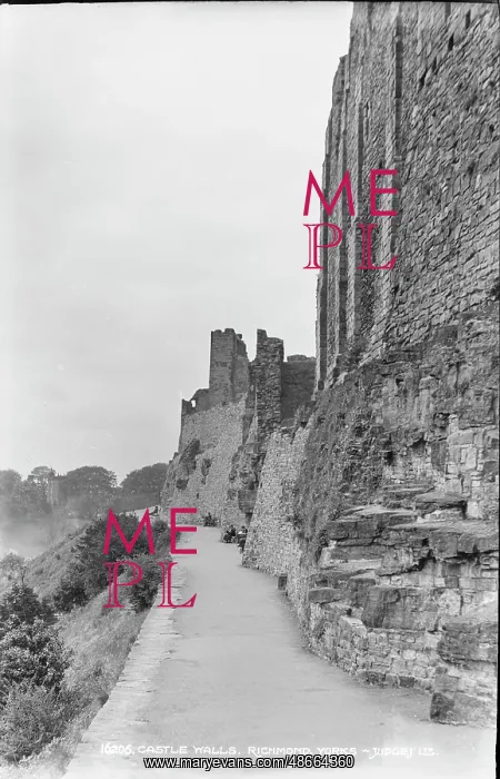 : Castle Walls in Richmond : Castle Walls in Richmond