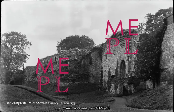 : The Castle Walls of Ruthin : The Castle Walls of Ruthin