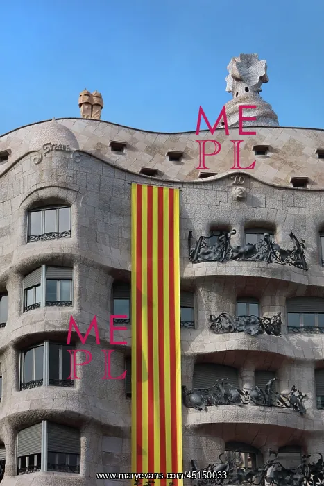 : Catalan flag on La Pedrera, Diada celebrations : Catalan flag on La Pedrera, Diada celebrations