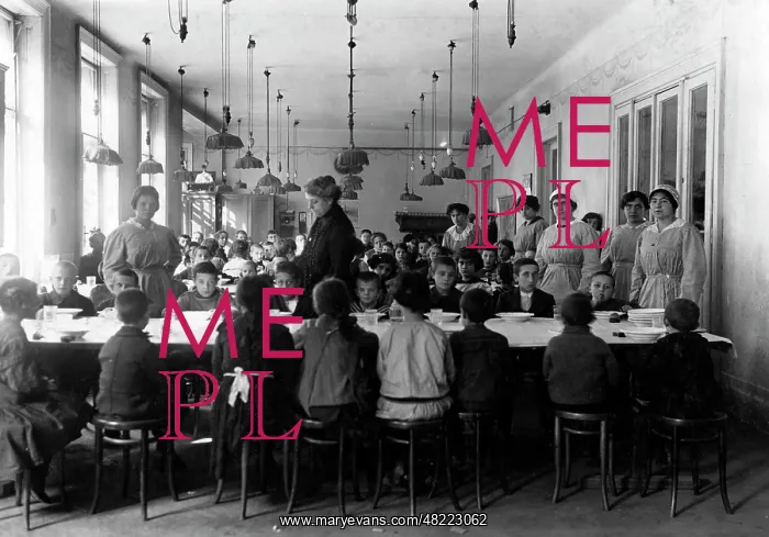 : Catering of Austrian war children, 1915 : Catering of Austrian war children, 1915