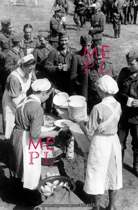 : Catering by the DRK on the Eastern Front, 1943 : Catering by the DRK on the Eastern Front, 1943
