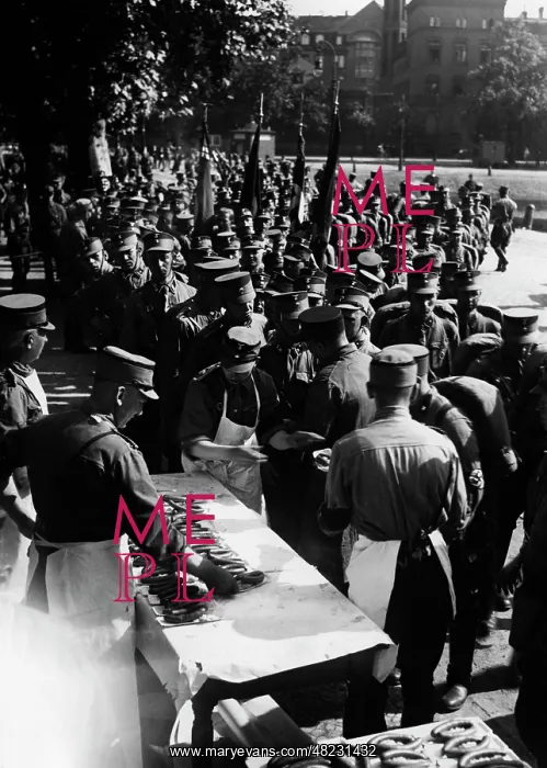 : Catering at an SA-event in Berlin, 1933 : Catering at an SA-event in Berlin, 1933