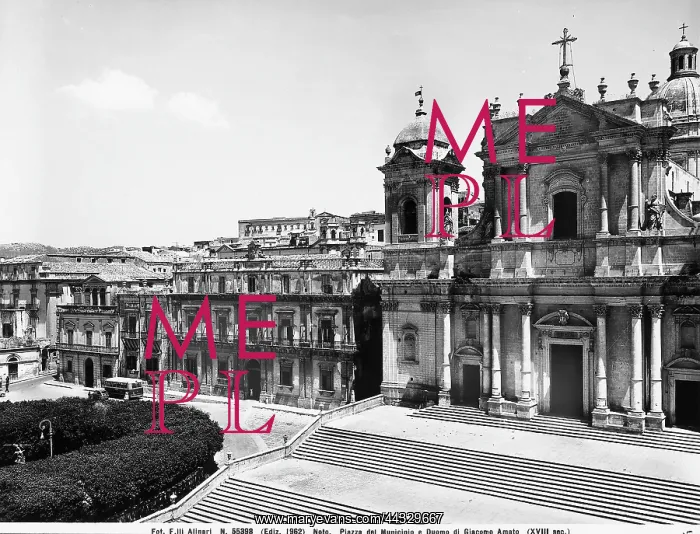 : Italy. The cathedral of Noto, in the province of Syracuse : Italy. The cathedral of Noto, in the province of Syracuse