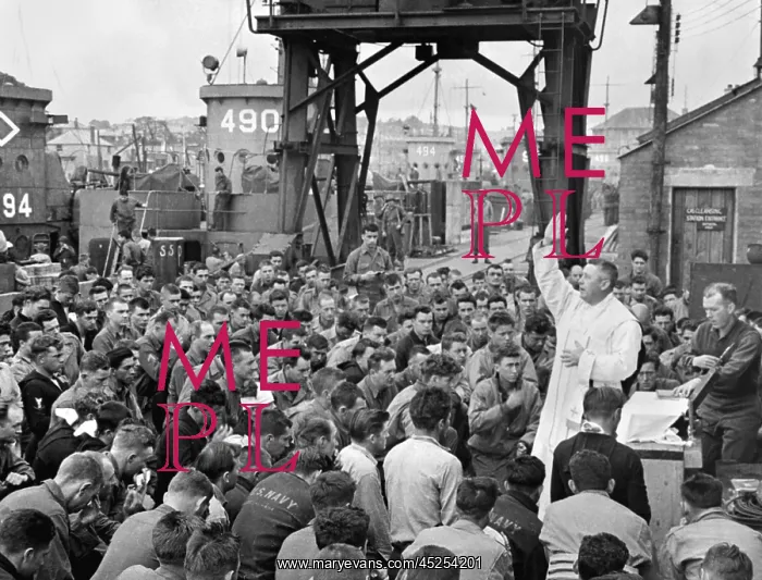 : Catholic chaplain conducts services on a pier : Catholic chaplain conducts services on a pier