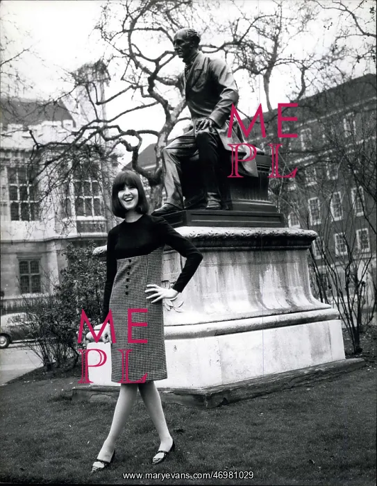 : Cathy McGowan modelling a dress : Cathy McGowan modelling a dress