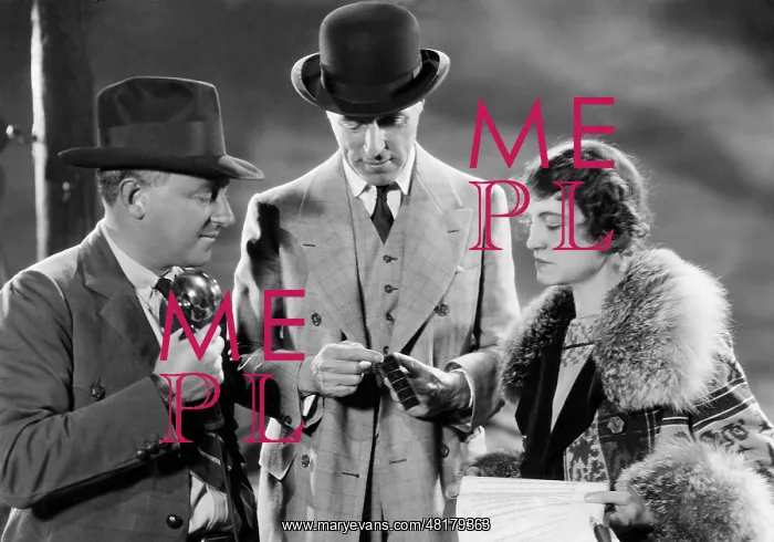 : Cecil B. DeMille, David Griffith and Jeanie Macpherson durin : Cecil B. DeMille, David Griffith and Jeanie Macpherson durin