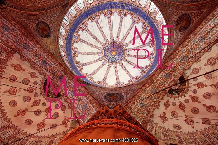 : The ceiling rose of the Sultan Ahmed Mosque in Istanbul, Turk : The ceiling rose of the Sultan Ahmed Mosque in Istanbul, Turk