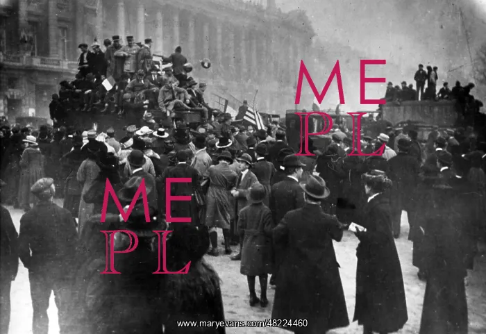 : Celebrating the armistice in Paris, 1918 : Celebrating the armistice in Paris, 1918