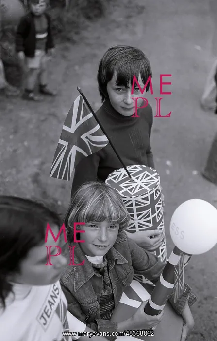 : Celebrating the Silver Jubilee of Queen Elizabeth II : Celebrating the Silver Jubilee of Queen Elizabeth II