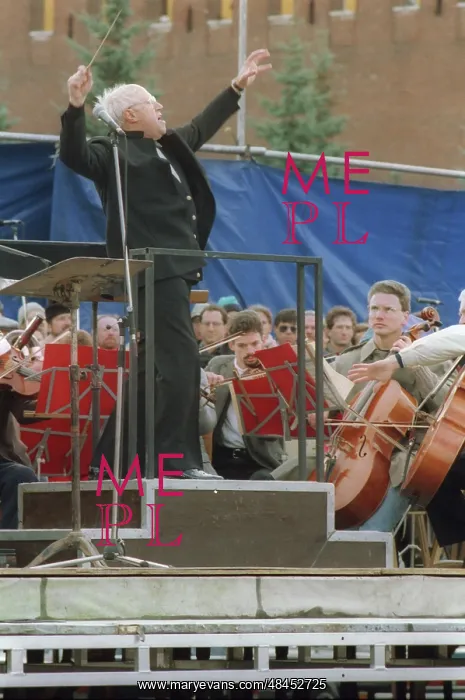 : Cellist and conductor Mstislav Rostropovich gives : Cellist and conductor Mstislav Rostropovich gives