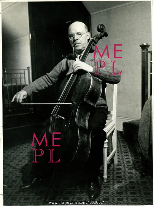 : Cellist Pablo Casals, London : Cellist Pablo Casals, London