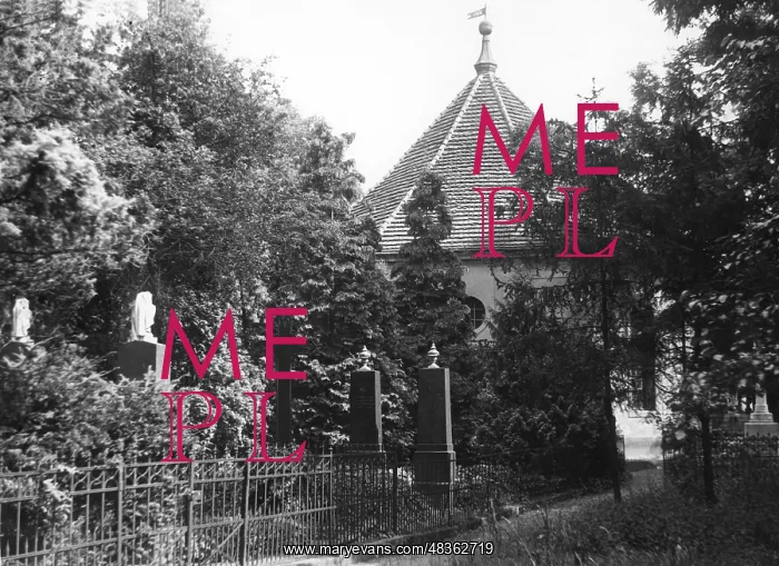 : Cemetery in Berlin-Zehlendorf, 1933 : Cemetery in Berlin-Zehlendorf, 1933