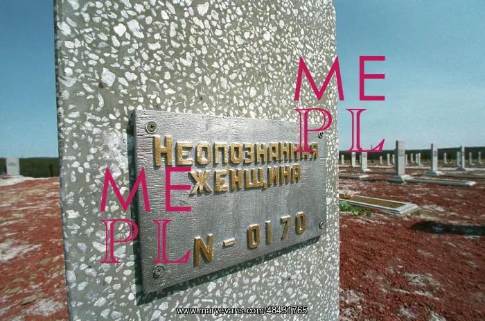  : Cemetery in Neftegorsk, 1996