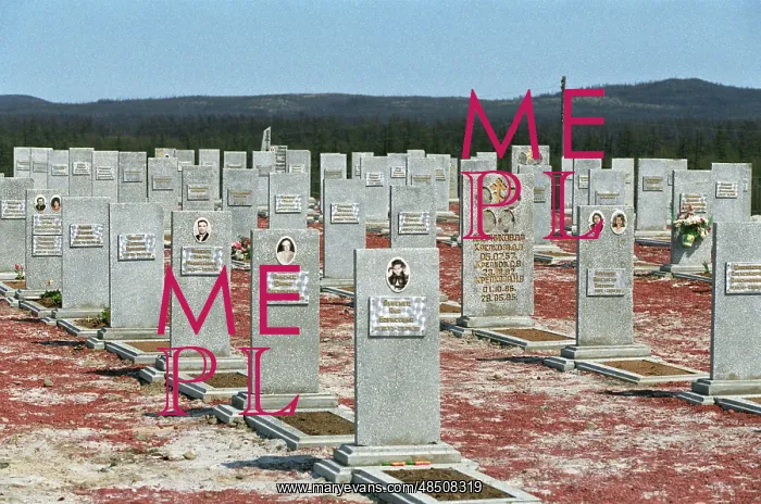 : Cemetery in Neftegorsk, 1996 : Cemetery in Neftegorsk, 1996